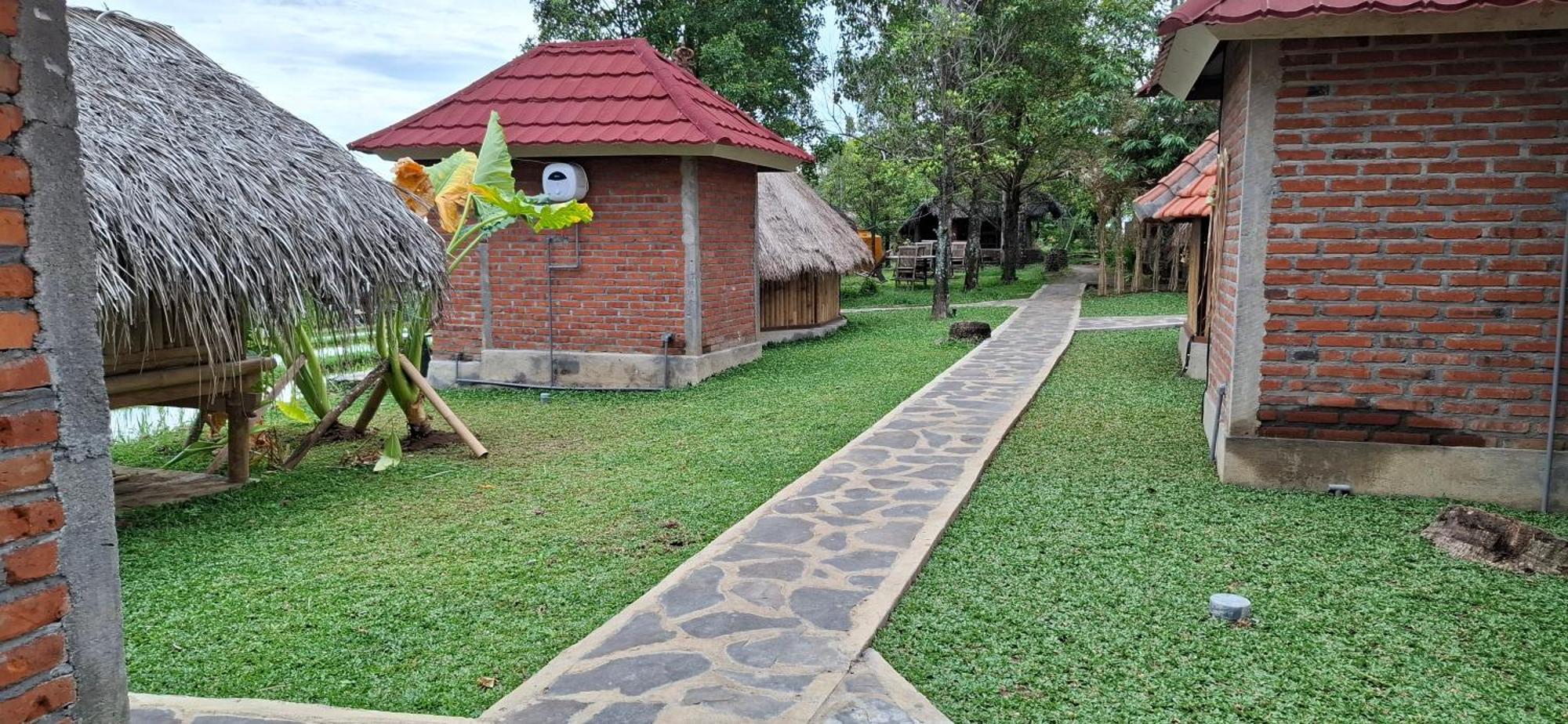 ホテル Uma Nirmala Aling-Aling Singaraja エクステリア 写真